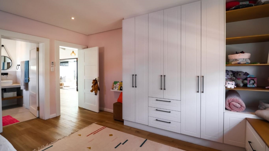 6 Bedroom Property for Sale in Whale Rock Heights Western Cape